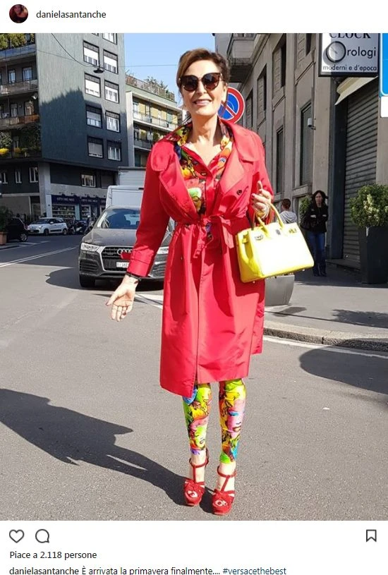 Daniela Santanchè, il look assurdo: con il primo caldo va in giro così