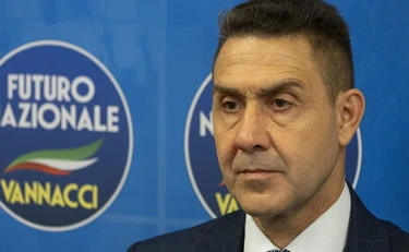 Foto ritoccata di Siracusano, la destra contro Vannacci: "Volgare", lui si difende così