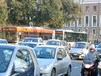 In Italia ci sono più di 37 milioni di auto private, numero più alto in Europa