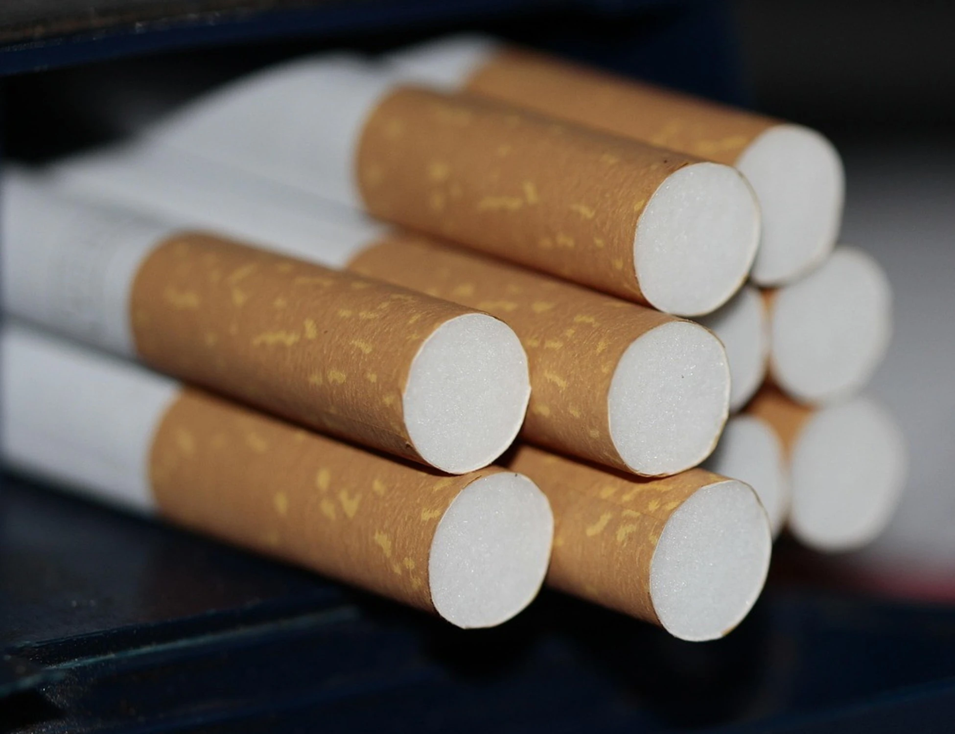 Sigarette, il prezzo sale ancora: la stangata dal tabaccaio