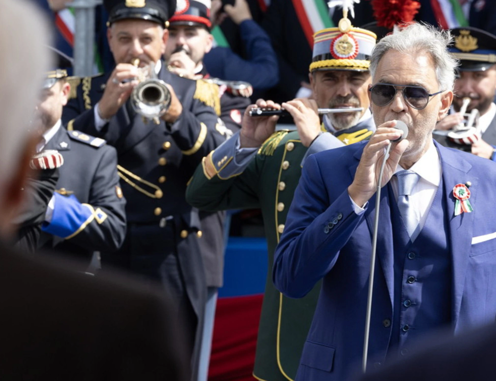 Svaligiata la villa di Bocelli a Forte dei Marmi: un colpo da capogiro