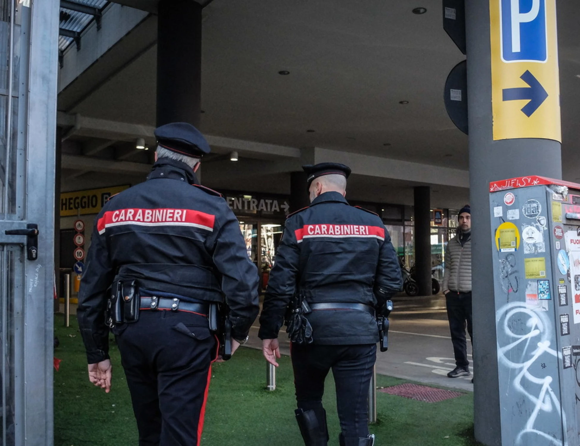 Milano, 22enne stuprata in corso Como: il video che inchioda l'egiziano