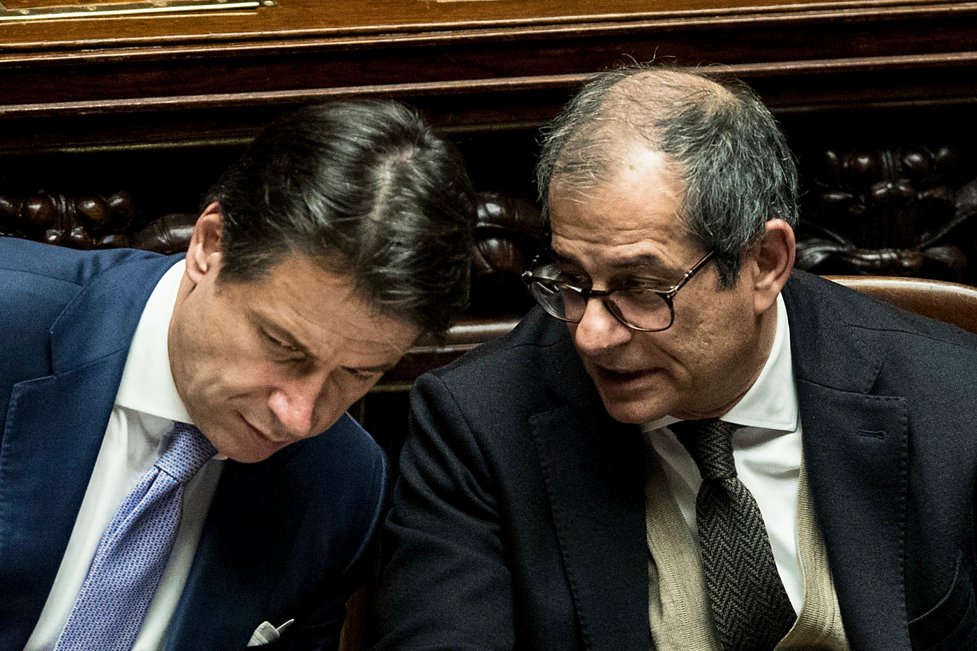 Def, Giovanni Tria e Giuseppe Conte nel panico: "Così l'Europa ci punirà di sicuro"