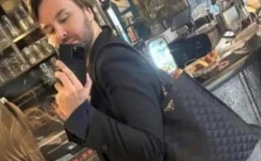 M5s, l'europarlamentare e le borse di Prada? Come si copre di ridicolo