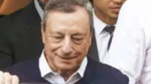 Mario Draghi paparazzato con Elon Musk: "Il prossimo incarico"