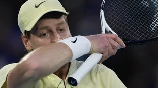 Jannik Sinner, la soffiata di Tim Henman: "Qui è più vulnerabile, il favorito è Djokovic"