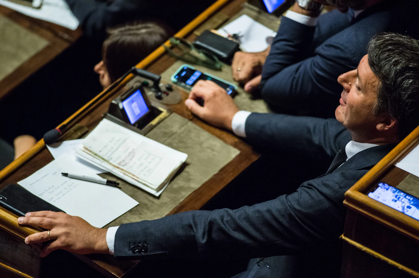 Matteo Renzi "premier tra 6 mesi": Alan Friedman rilancia la confessione dell'Annunziata, Rosato in imbarazzo