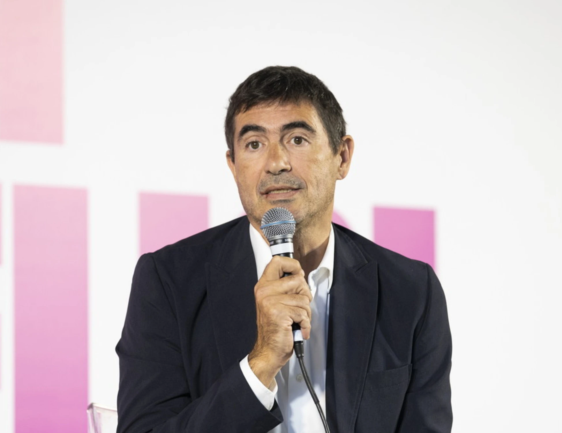 Nicola Fratoianni e la bufala su Meloni: "Con lei perso un mese di stipendio". Ma le cifre lo smentiscono