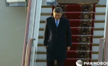 Putin, Xi Jinping è a Mosca: soldati cinesi sulla Piazza Rossa, un segnale al mondo