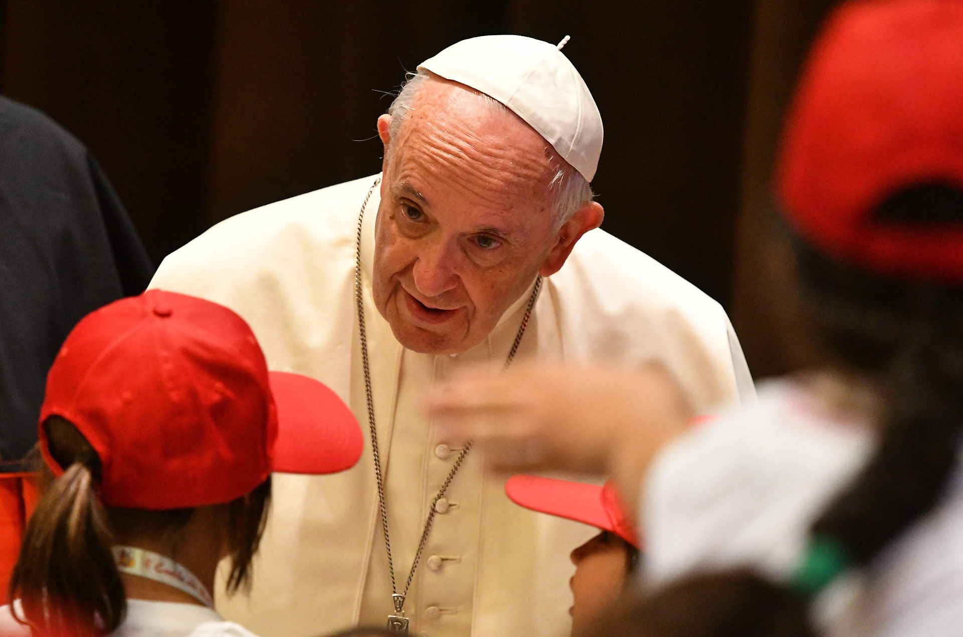 Vaticano, Papa Francesco asfalta i tifosi delle unioni gay: "La famiglia è solo tra uomo e donna"