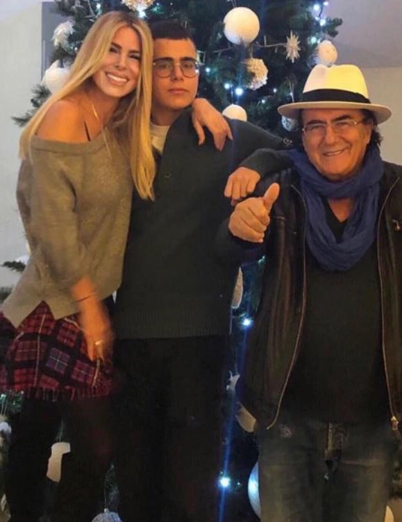 Al Bano Carrisi, la foto di Loredana Lecciso il giorno di Natale: fate attenzione allo scatto in famiglia