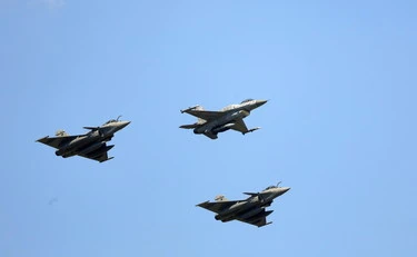 I jet polacchi si alzano in volo: scatta l'allarme, cosa sta succedendo