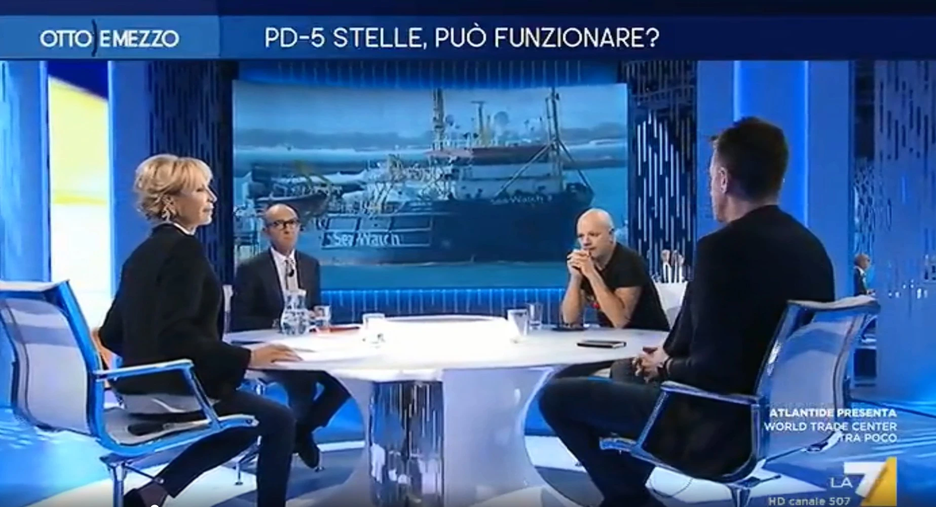 Otto e Mezzo, Andrea Scanzi: "I porti chiusi non esistono". E Lilli Gruber commenta così