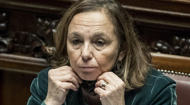Rimpasto, fuori Lamorgese e un renziano alla Difesa: le indiscrezioni, le mosse per evitare la crisi (e Renzi verso la Nato)