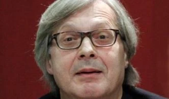 Un uomo "vendica" Cruciani: tazzina di caffè bollente contro Vittorio
