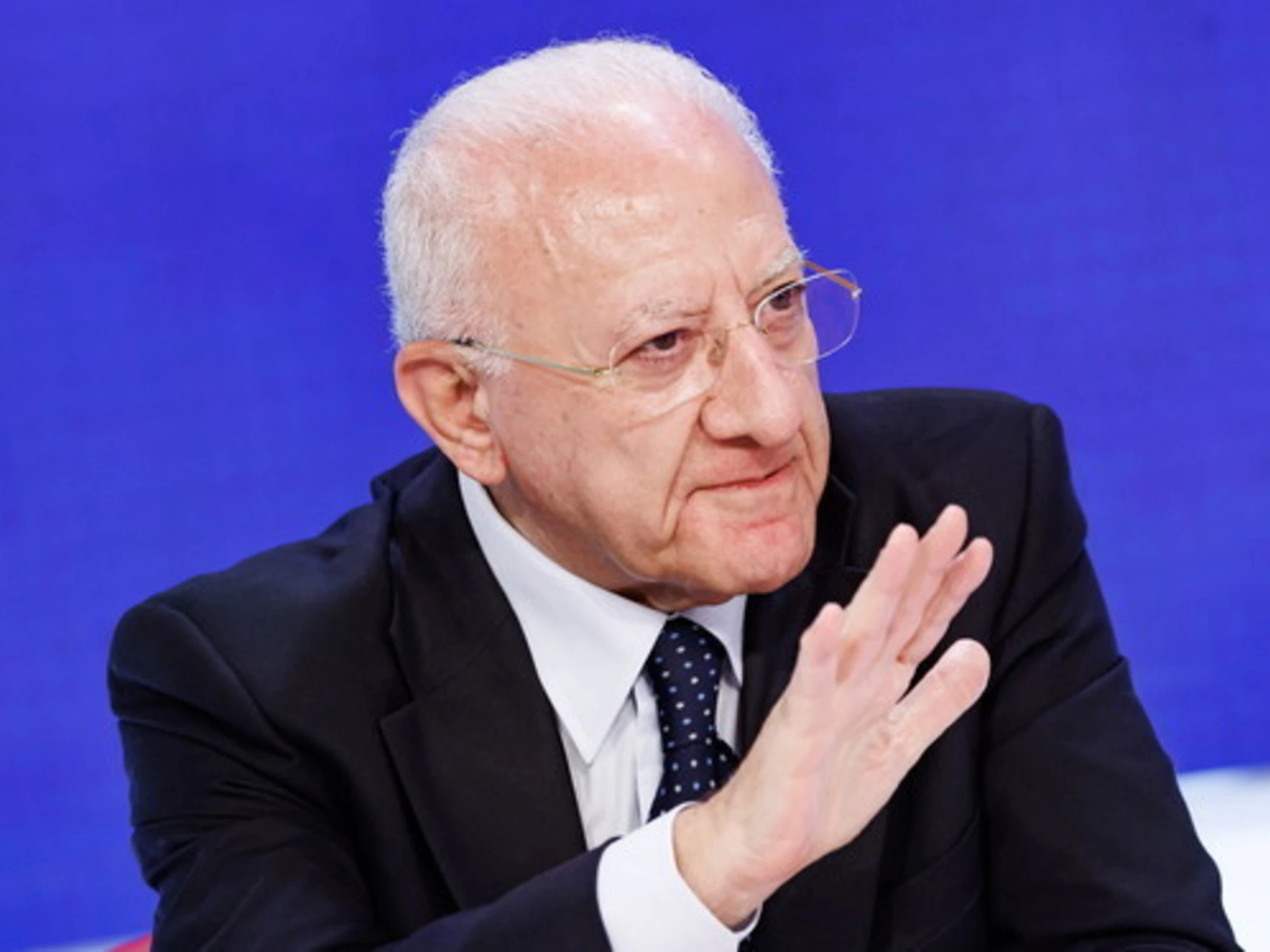 Leggi l'articolo: Fuga da De Luca: una slavina, in quanti passano a FI
