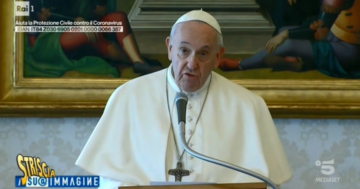 Striscia la Notizia non risparmia Papa Francesco: "Cosa gli è uscito di bocca", la gaffe del Pontefice