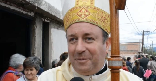Papa Francesco, ordine di cattura internazionale per Gustavo Zanchetta: accusato di abusi sessuali