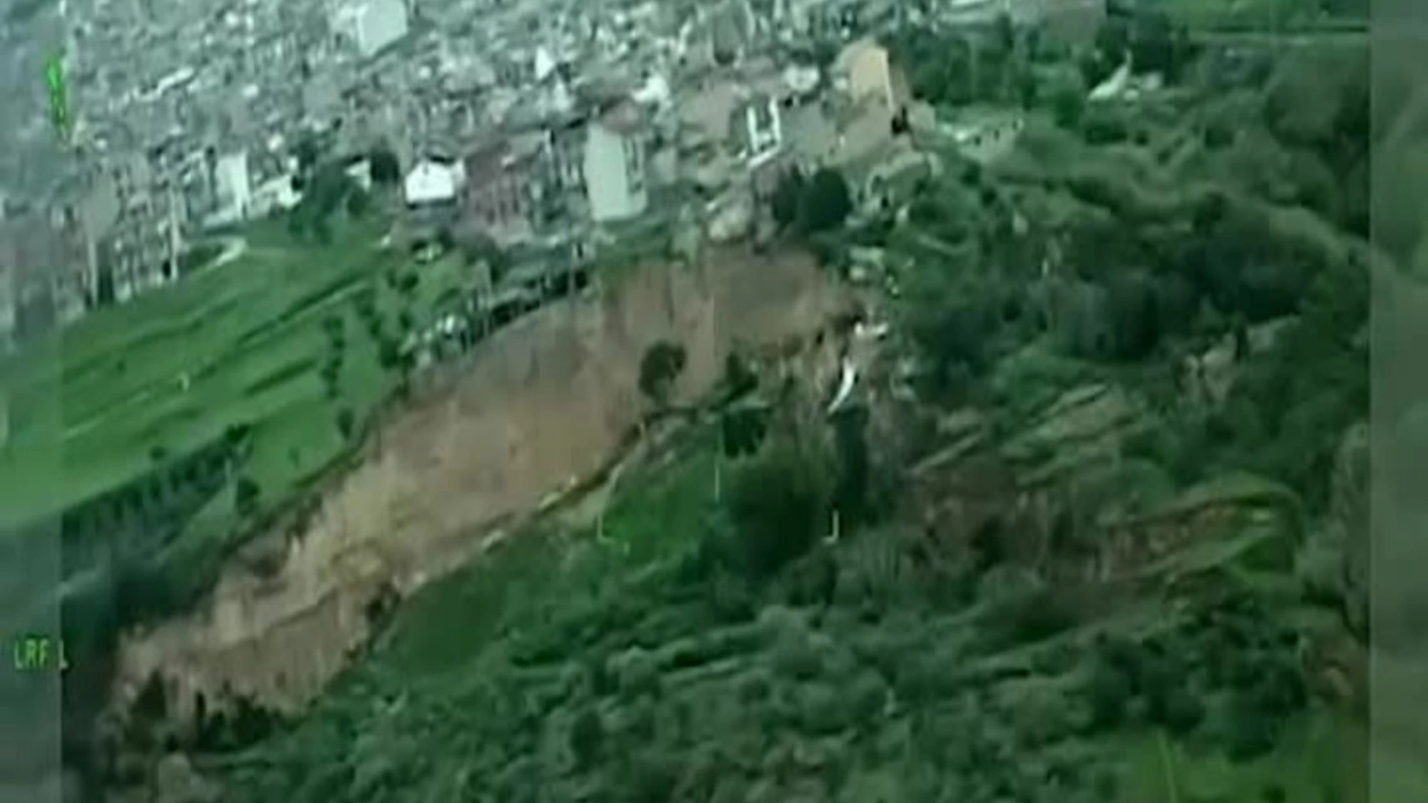 Niscemi, la frana ingoia terreni, strade e abitazioni: le immagini impressionanti