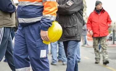 Genova, la denuncia della Uil: "Pestati a calci e pugni da quelli della Fiom"
