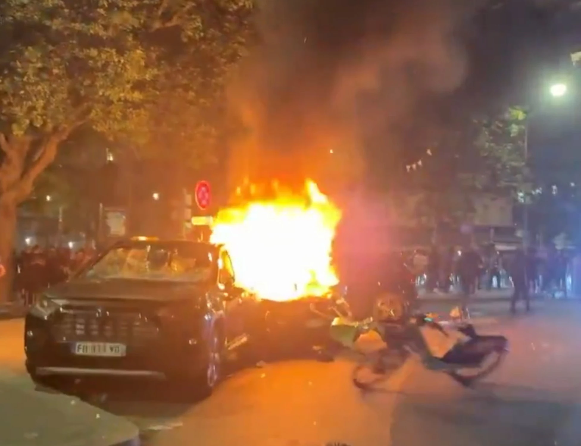 Psg-Inter, la follia dei tifosi francesi. Francia sotto assedio:  un morto, feriti e centinaia di arresti