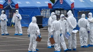 Coronavirus, bollettino 13 aprile: 476 morti e 242 ingressi in intensiva, rallenta pure il vaccino