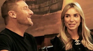 Ilary Blasi, la foto di Totti con Noemi è colpo basso: il messaggio pesante