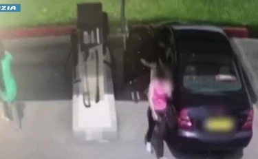 Ragazzina violentata nel parcheggio a Taranto: chi è l'orco che ha abusato di lei