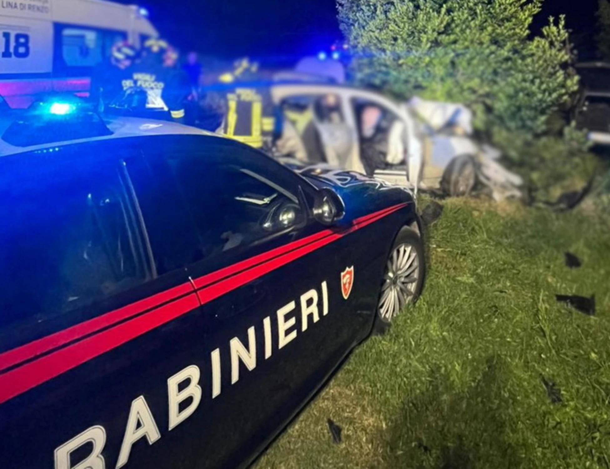 Leggi l'articolo: Auto contro bus, tragedia in Calabria: chi sono i 3 morti