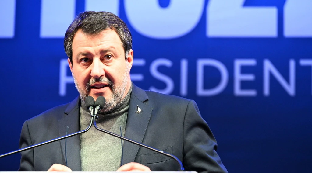 Matteo Salvini: "Se mio figlio urlasse sbirro cog***..."