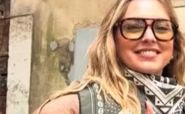 Chiara Ferragni, la foto (poi rimossa) con la scritta "Meloni fascista"