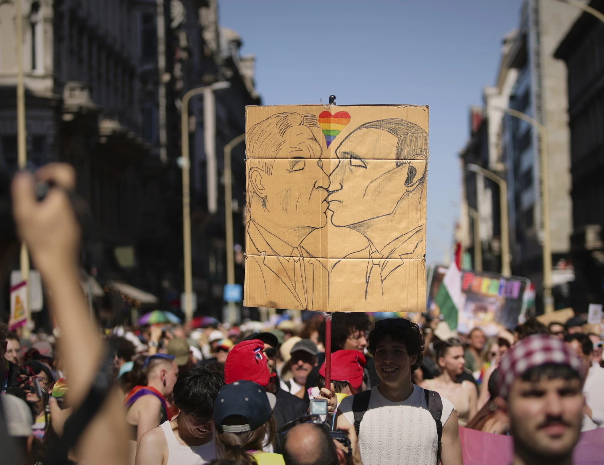 Gay Pride, clamoroso: ecco chi spunta tra le vie di Budapest