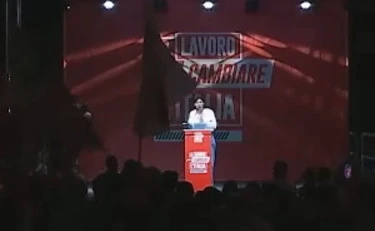 Elly Schlein fischiata dai suoi elettori, FdI infierisce: "Forse..."
