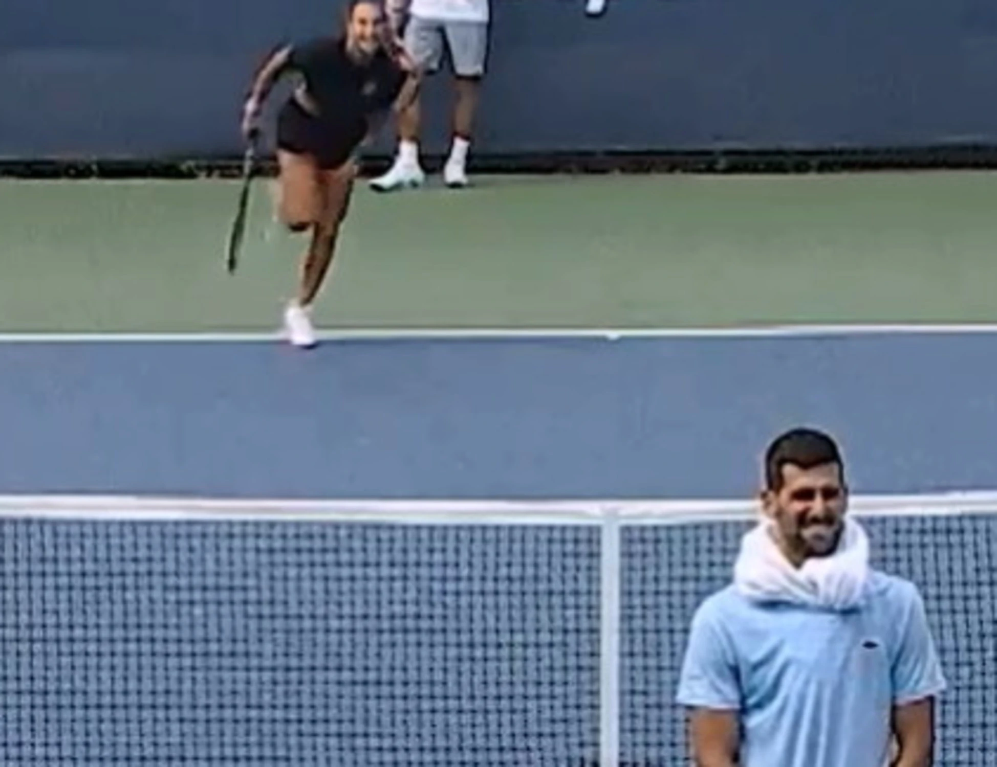 Djokovic, "gioco della fiducia" con Sabalenka: tensione in campo