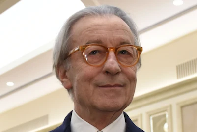 Vittorio Feltri e il video del pompiere che salva il gattino: "Non tutti gli uomini sono mer***"