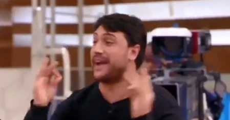 Mediaset, a Forum due giovani imbarazzano il giudice Foti: "Ho tentato di mettere la lingua"