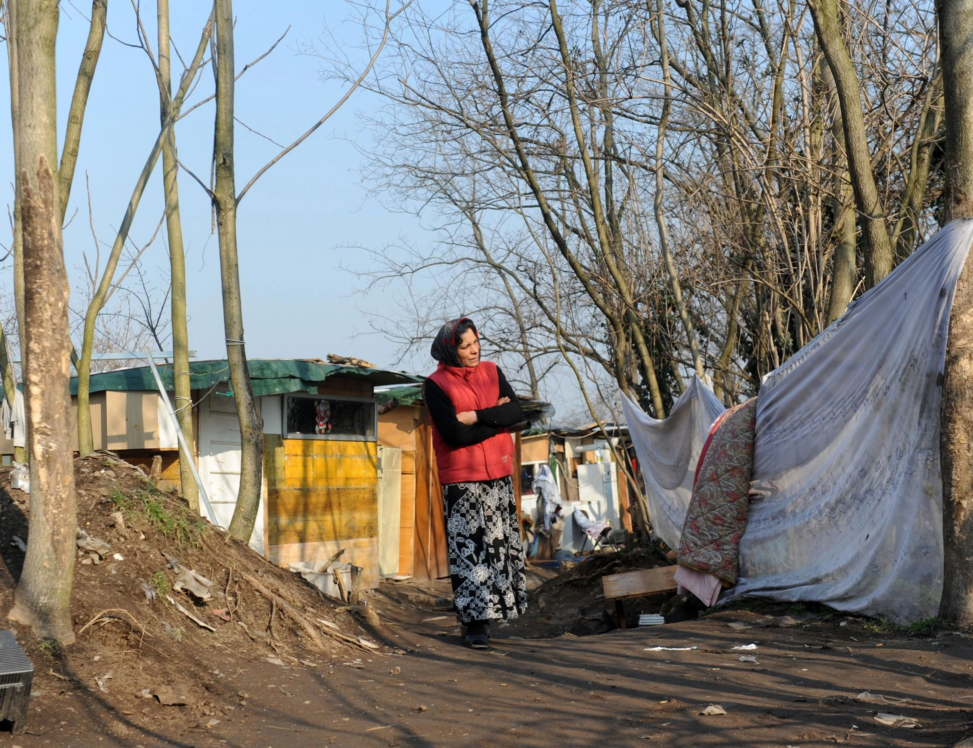 Beppe Sala paga le bollette ai rom: scandalo a Milano