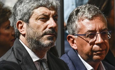 Roberto Fico rimborsa i disoccupati amici