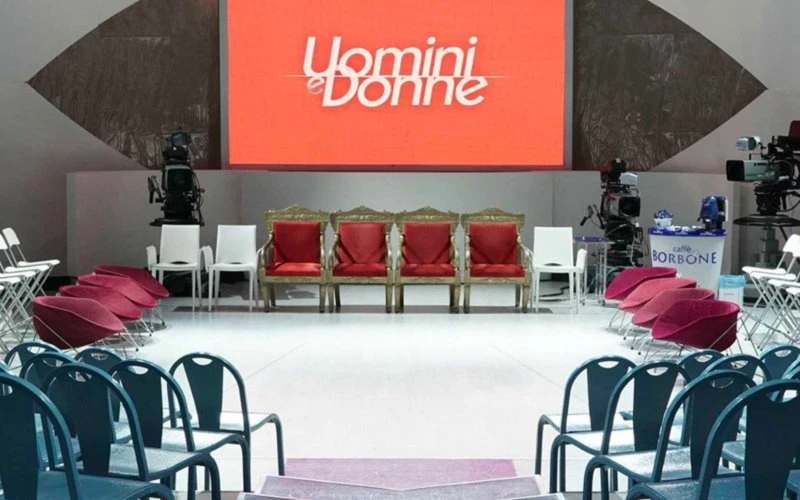 Uomini e Donne, doccia gelata per i fan della trasmissione della De Filippi: la decisione di Mediaset