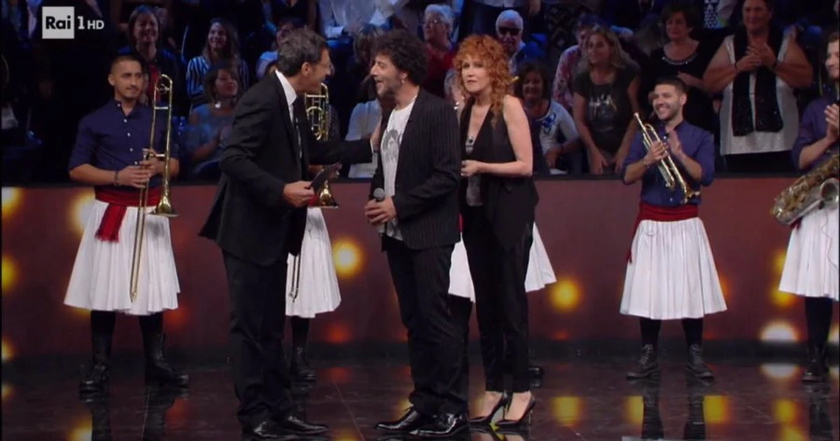 Fiorella Mannoia e Fabrizio Frizzi a Uno due tre Fiorella, pubblico di Raiuno impazzito: commozione in diretta