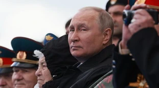 Vladimir Putin, "in Italia ci sono i suoi infiltrati: aperta un'inchiesta sulla Rai". Una bomba: "Come reclutano le spie"