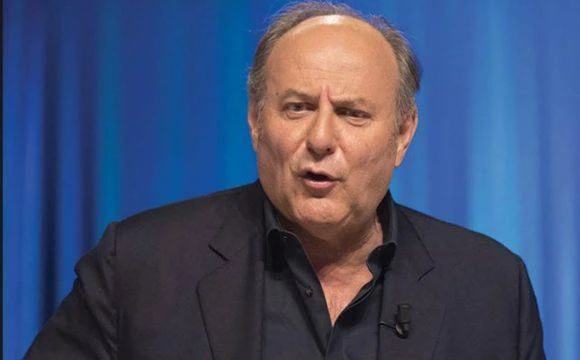 Caduta libera, Gerry Scotti racconta il passato di lavoretti umili: "Cosa facevo per campare"