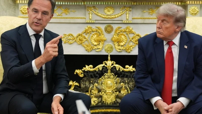 https://media.liberoquotidiano.it/tzenv0VOd5O3S6LgY8zERLOCUyLApfeIvSyLygVemtg/width:800/quality:90/aW1hZ2VzLzIwMjYvMDYvMjUvMDk1NjU1MzU4LTgyNWI0MWM4LWUxZjktNDkzNS05NjNhLWQzYjQxMTM4M2Q5Mi5qcGc.webp