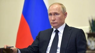 Sondaggio, Vladimir Putin crolla, vicino al minimo storico: il coronavirus è la sfida più difficile in 20 anni di presidenza