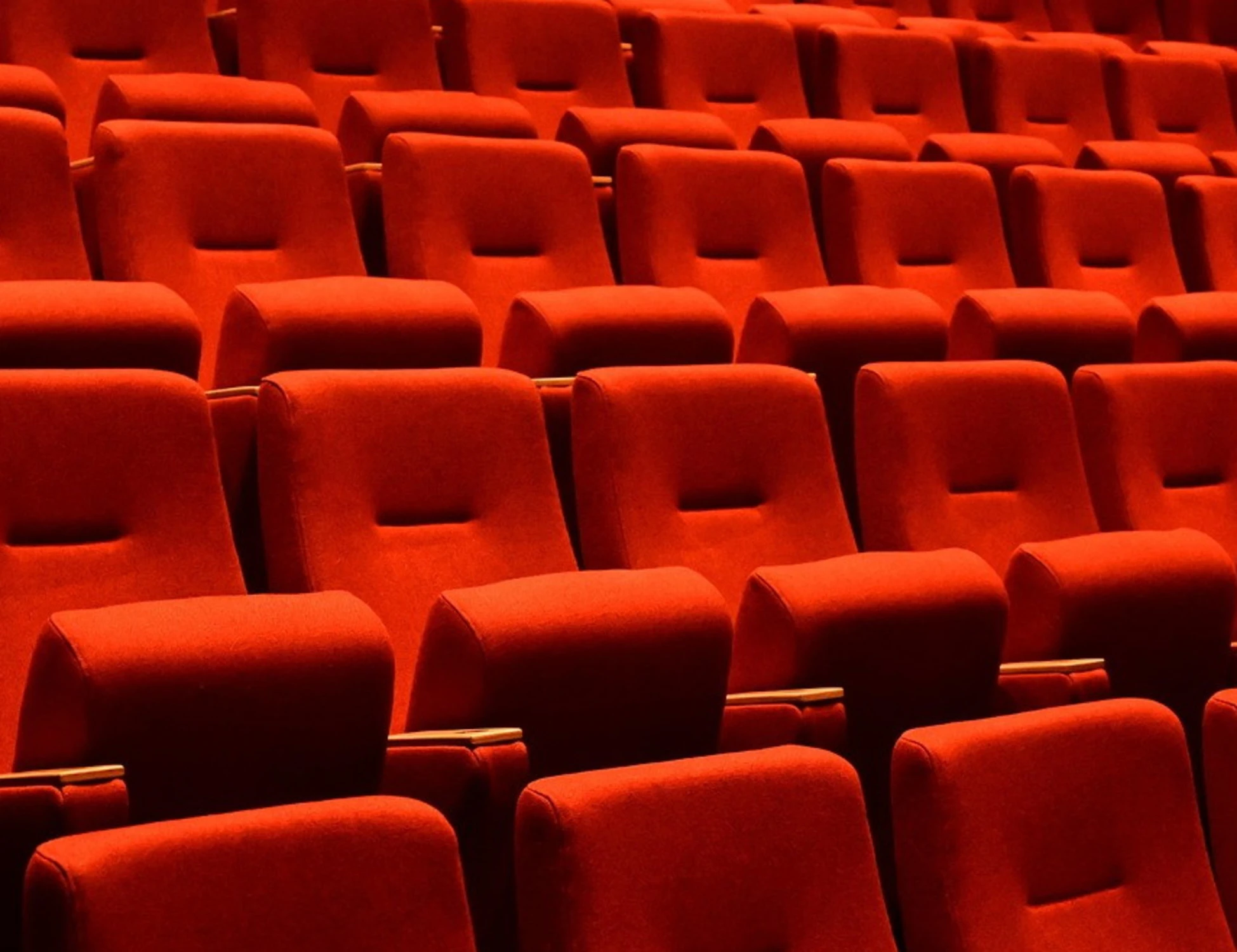 Registi e artisti di sinistra si lamentano ma lo Stato deve tagliare le spese inutili