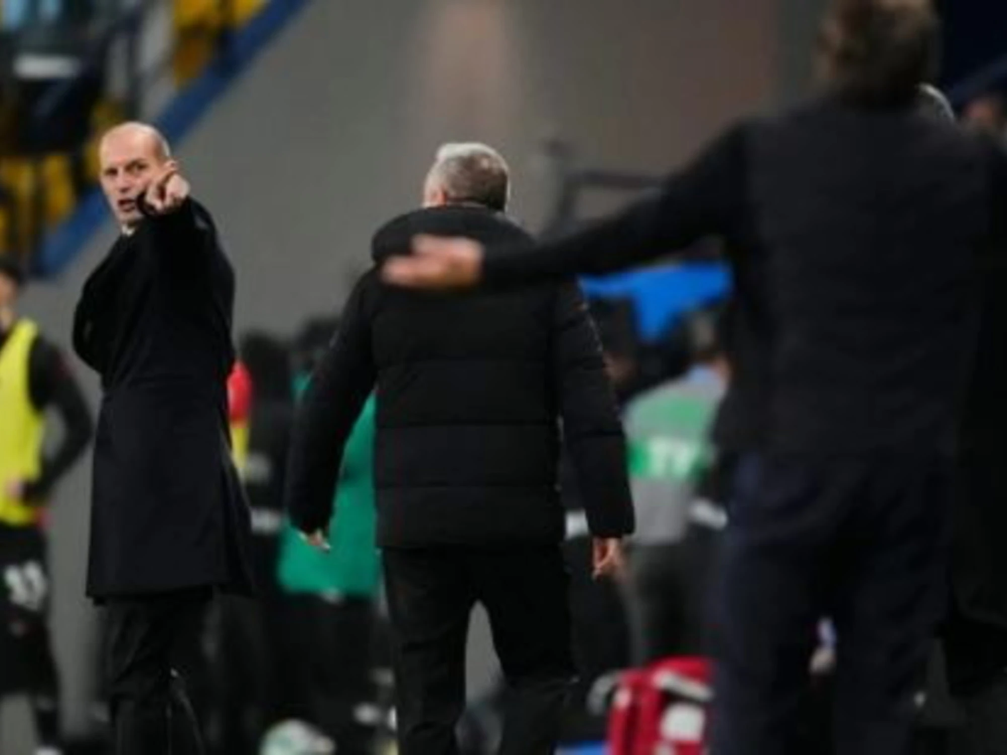 Allegri-Conte, finisce in rissa: niente stretta di mano