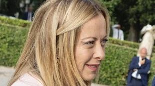 Giorgia Meloni, non solo Andrea a famiglia: con chi è in vacanza