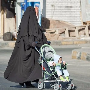 Austria, Parlamento mette al bando il burqa: "Vietato girare a volto coperto"