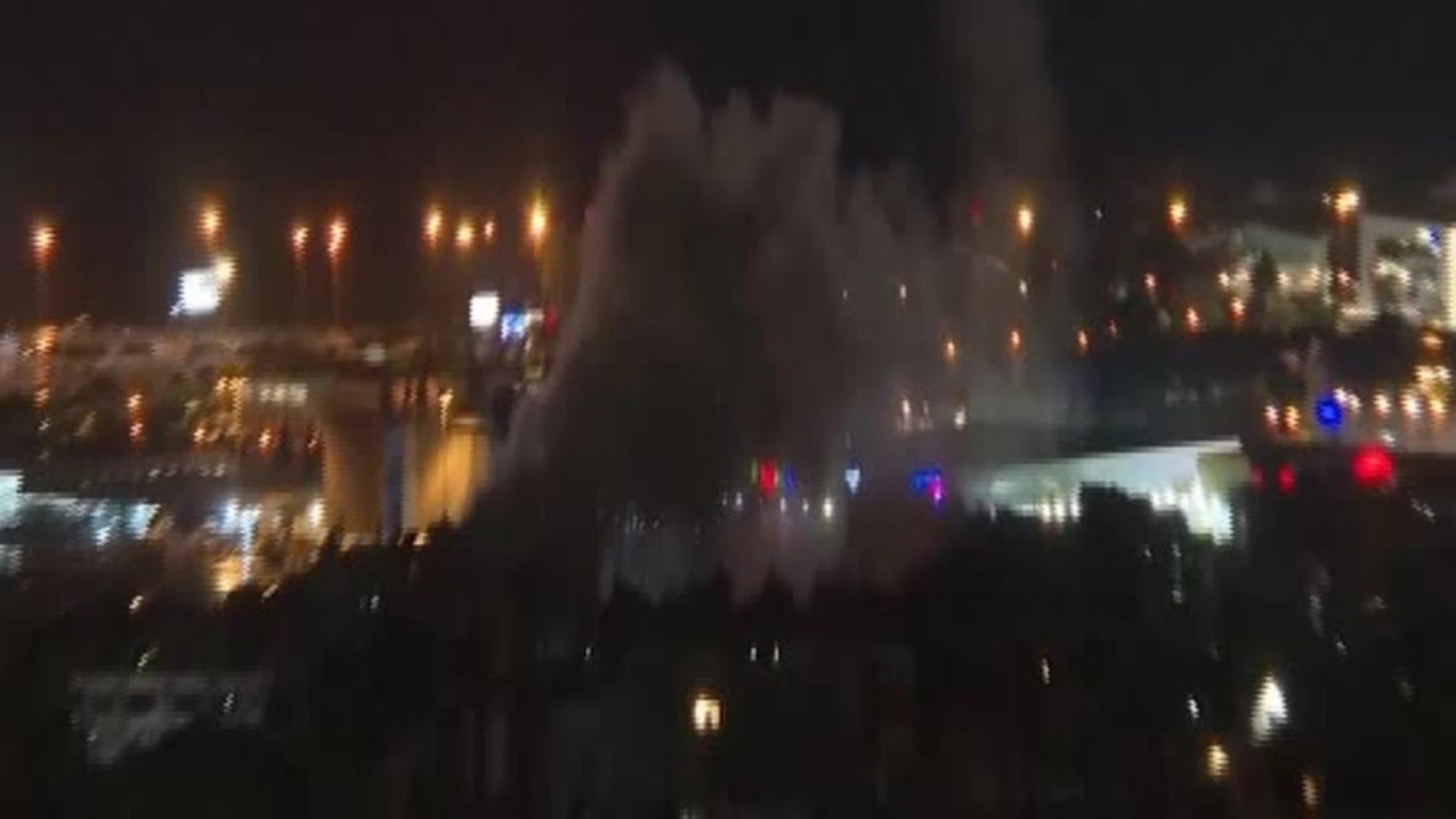 Libano, una colonna di fumo si alza sopra Beirut