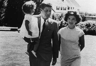 Il Guardian paragona i Kennedy a Berlusconi
